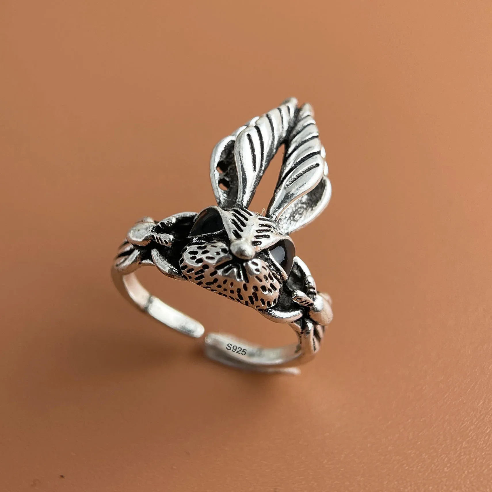 Кольца из стерлингового серебра 925 пробы для женщин, пара, минималистичные, ручной работы, простые, широкие, в стиле ретро, кольцо с кроликом, ювелирные изделия, подарок, предотвращение аллергии
Кольца из стерлингового серебра 925 пробы для женщин, пара, минималистичные, ручной работы, простые, широкие, в стиле ретро, кольцо с кроликом, ювелирные изделия, подарок, предотвращение аллергии