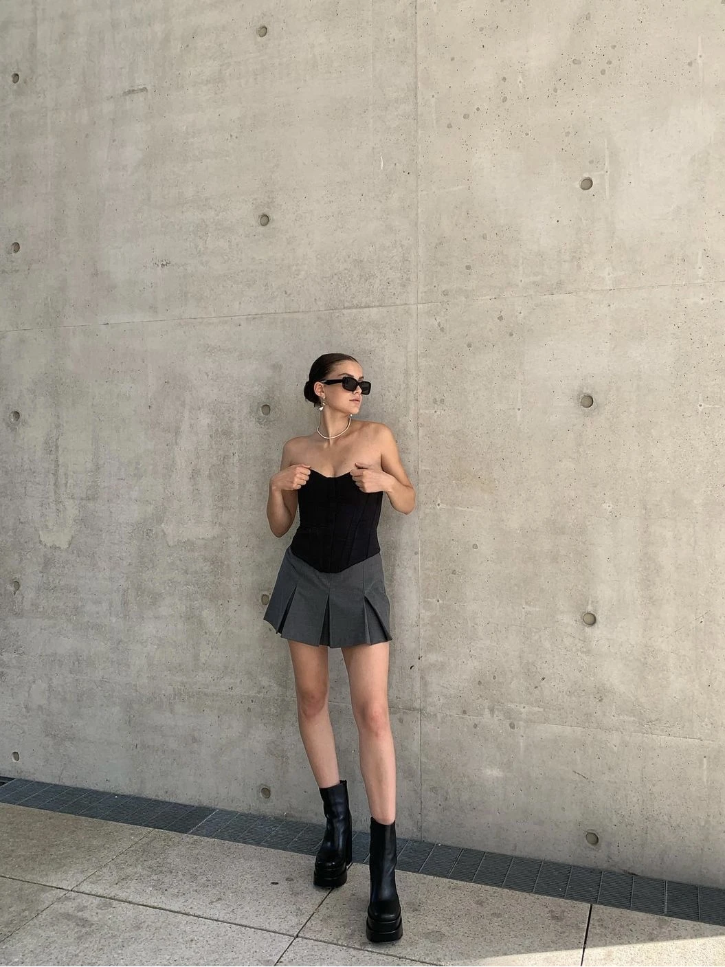 ZHAOLIN Amsterdam College Grey Pleated Skort Low Waist Skirt Short Pants Women's Fashion Autumn Collection Street Style
ZHAOLIN Amsterdam College Grey Pleated Skort Low Waist Skirt Short Pants Women's Fashion Autumn Collection Street Style