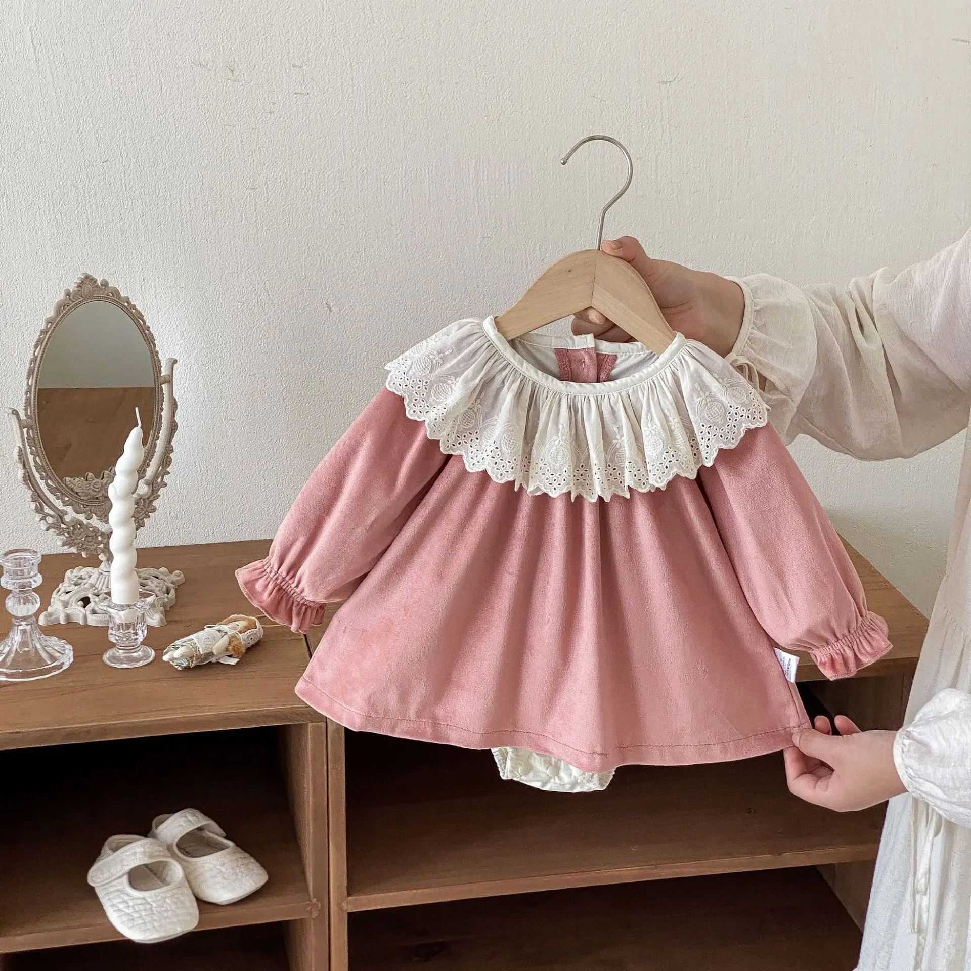 Baby Autumn Set New Girl Baby Lace Doll Collar Long Sleeve Skirt Children's Clothing Princess Climbing Clothes
Baby Autumn Set New Girl Baby Lace Doll Collar Long Sleeve Skirt Children's Clothing Princess Climbing Clothes
