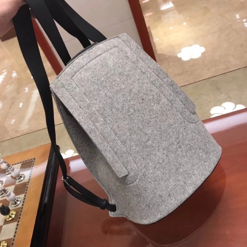 Real Leather Woman Famous Brand Bag Luxury Shoulder Handbag High Quality Lady Large Capacity Casual Designer Bags 2025 New
Real Leather Woman Famous Brand Bag Luxury Shoulder Handbag High Quality Lady Large Capacity Casual Designer Bags 2025 New
