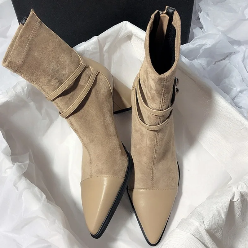 2026, осенние новые женские ботинки телесного цвета на высоком каблуке с пряжкой, замшевые дизайнерские повседневные вечерние женские ботильоны высокого качества на молнии сзади
2026, осенние новые женские ботинки телесного цвета на высоком каблуке с пряжкой, замшевые дизайнерские повседневные вечерние женские ботильоны высокого качества на молнии сзади