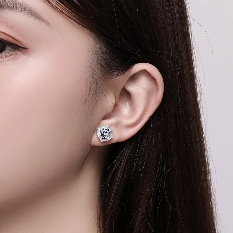 Square Bag Paved Diamond Earrings Women's 1CT Moissanite PT950 Platinum - Classic style, versatile, a shiny luxury accessory
Square Bag Paved Diamond Earrings Women's 1CT Moissanite PT950 Platinum - Classic style, versatile, a shiny luxury accessory