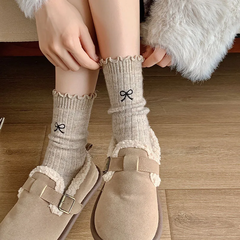 Wool Socks for Women with Bow Embroidery Korean Style Sweet Girl Wind-in Tube Socks Winter Thickened Warm Fungus Edge Socks
Wool Socks for Women with Bow Embroidery Korean Style Sweet Girl Wind-in Tube Socks Winter Thickened Warm Fungus Edge Socks