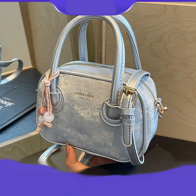 New Women's Bag Summer Versatile Single Shoulder Crossbody Bag Popular This Year Hand-held Small Square Bag 
New Women's Bag Summer Versatile Single Shoulder Crossbody Bag Popular This Year Hand-held Small Square Bag