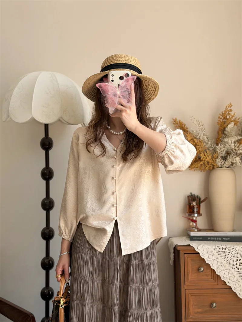 Purple Rain And Apricot Rain 00% Silk New Chinese Embroidered V-ne Button-up Loose Slimming Traditional Women's S...
Purple Rain And Apricot Rain 00% Silk New Chinese Embroidered V-ne Button-up Loose Slimming Traditional Women's S...