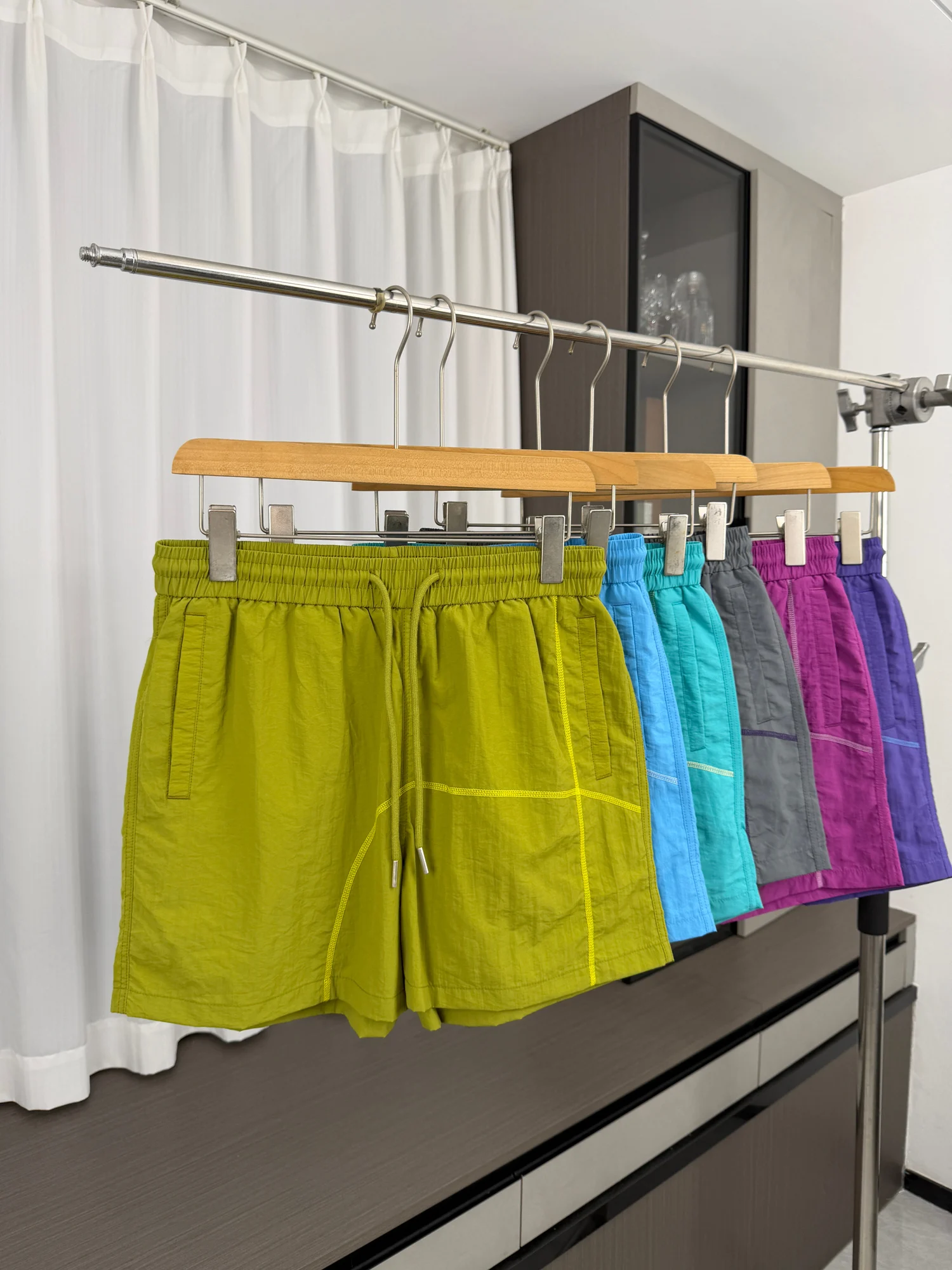 Casual Breathable Quick Dry Outdoor Sports Shorts for Men And Women Lightweight Summer Fashionable Straight Leg Length Shorts
Casual Breathable Quick Dry Outdoor Sports Shorts for Men And Women Lightweight Summer Fashionable Straight Leg Length Shorts
