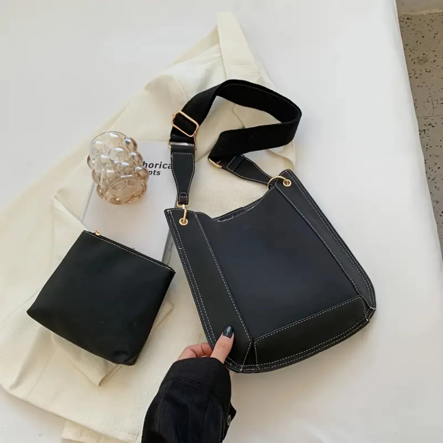 Faux Leather Cross Body Bag, Fashion Matte Wide Shoulder Strap, Large Capacity Bag With Buckle Cute bags crossbody Jacquemus
Faux Leather Cross Body Bag, Fashion Matte Wide Shoulder Strap, Large Capacity Bag With Buckle Cute bags crossbody Jacquemus