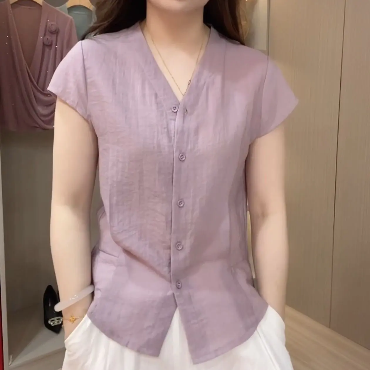 Slim Fit V-Neck Short Sleeve Shirt Thin Summer New Style Women's Fashion Versatile Top Slimming Effect Open Cardigan Polyeste...
Slim Fit V-Neck Short Sleeve Shirt Thin Summer New Style Women's Fashion Versatile Top Slimming Effect Open Cardigan Polyeste...