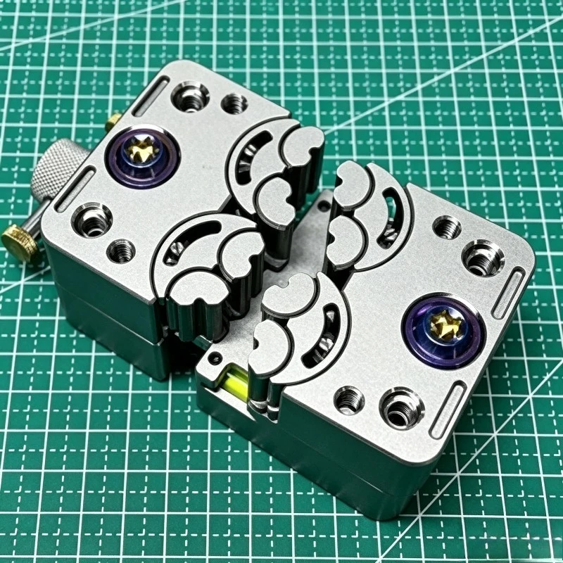 Multifunctional Vise 1 Inch Mini Vise Aluminum Alloy Multi Claw Watch Repair Anvil Precision Handmade Fixture with Anvil Block
Multifunctional Vise 1 Inch Mini Vise Aluminum Alloy Multi Claw Watch Repair Anvil Precision Handmade Fixture with Anvil Block