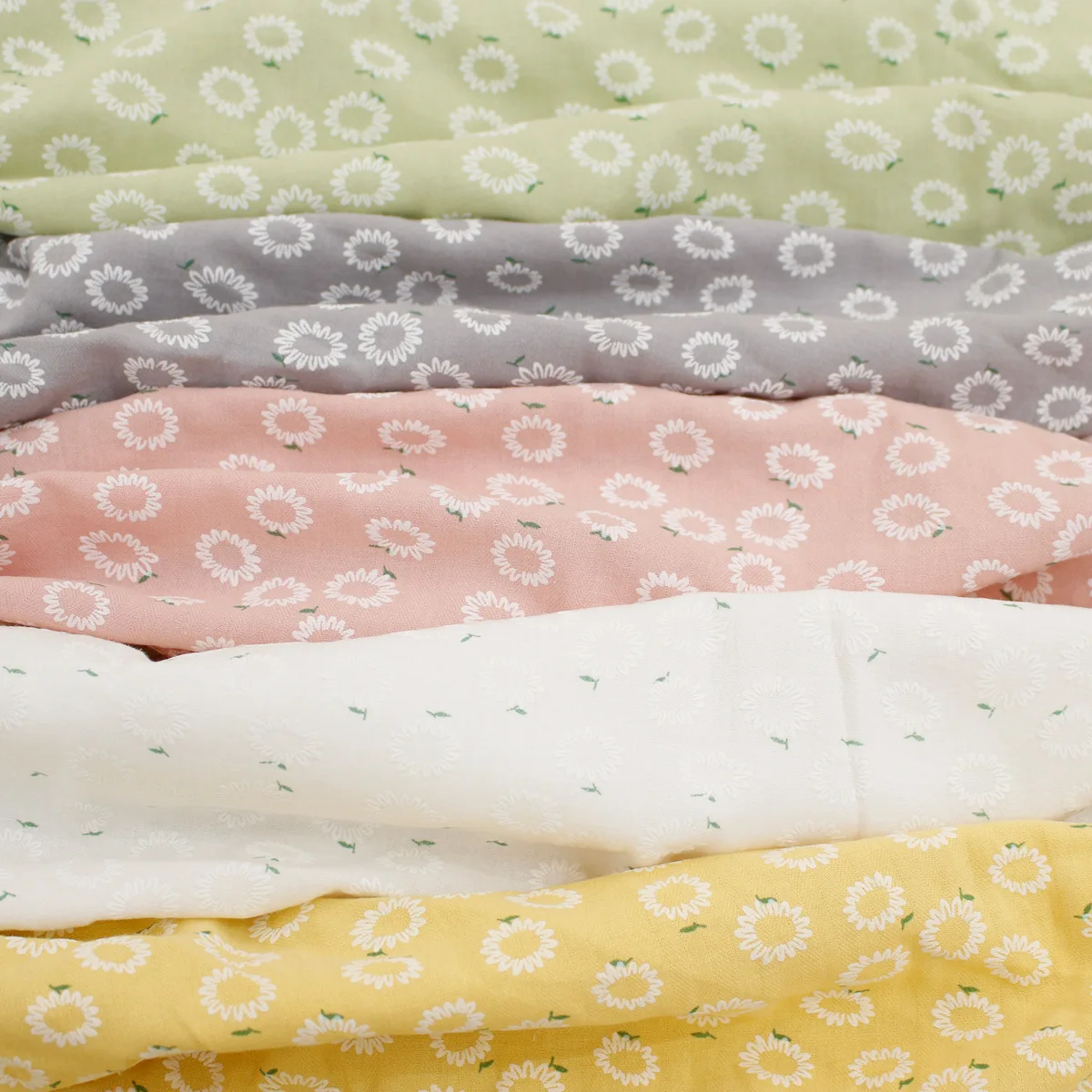 100CM*140CM Daisy Print Fabric 100%Cotton Use to Make Hand-sewn Dresses For Women's and Children's Clothing
100CM*140CM Daisy Print Fabric 100%Cotton Use to Make Hand-sewn Dresses For Women's and Children's Clothing