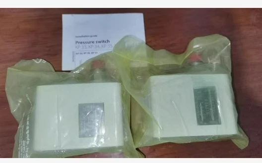 Контроллер давления KP36 Контроллер котла 060-110891/66 Реле давления 060-1108 1 шт. Совершенно новый и оригинальный 
Контроллер давления KP36 Контроллер котла 060-110891/66 Реле давления 060-1108 1 шт. Совершенно новый и оригинальный