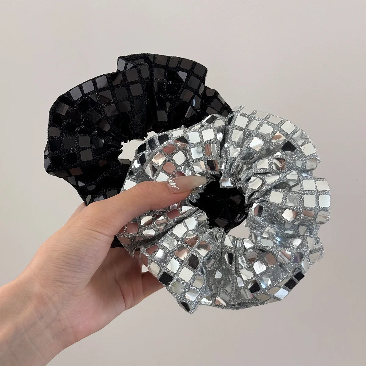 K-style Vintage Glitter Silver Scrunchies Sparkly Hair Ties for Women Chunky Sequin Ponytail Holder Party Elastic Hair Bands
K-style Vintage Glitter Silver Scrunchies Sparkly Hair Ties for Women Chunky Sequin Ponytail Holder Party Elastic Hair Bands
