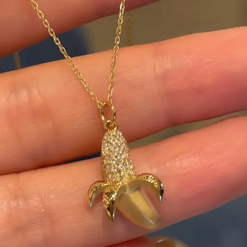 Exquisite and beautiful banana pendant necklace for women gold inlaid with zircon, light luxury, high-end feel, versatile and fa
Exquisite and beautiful banana pendant necklace for women gold inlaid with zircon, light luxury, high-end feel, versatile and fa