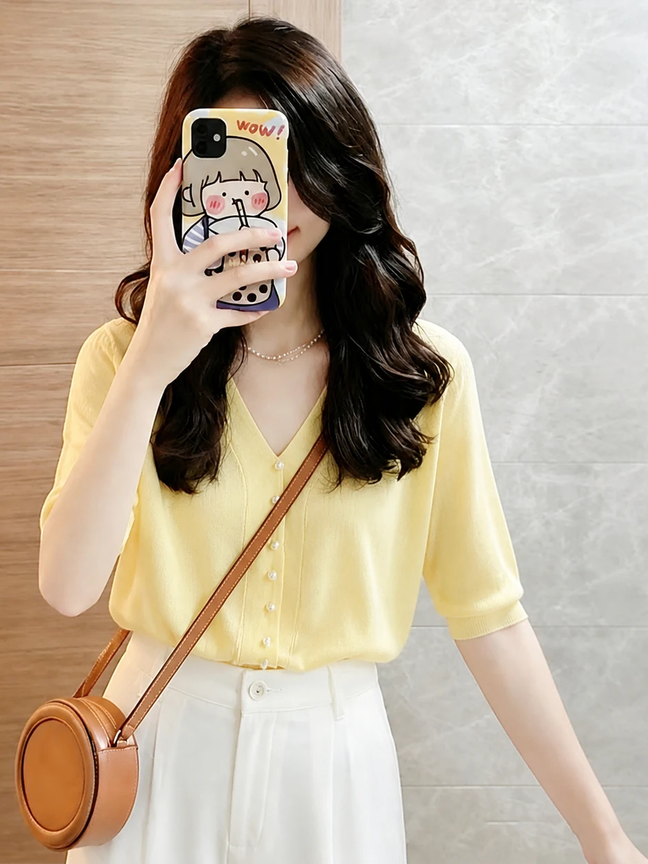 Chic V-Neck Short Sleeve Knitwear Women's Single Button Fashionable Anti-Aging White Enhancing Summer Top Korean Style
Chic V-Neck Short Sleeve Knitwear Women's Single Button Fashionable Anti-Aging White Enhancing Summer Top Korean Style