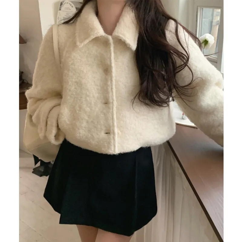 Шикарное женское зимнее шерстяное пальто с хлопковой внутренней частью, мягкий ветер, универсальный круглый узор, застежка на пуговицы, длинное свечение
Шикарное женское зимнее шерстяное пальто с хлопковой внутренней частью, мягкий ветер, универсальный круглый узор, застежка на пуговицы, длинное свечение