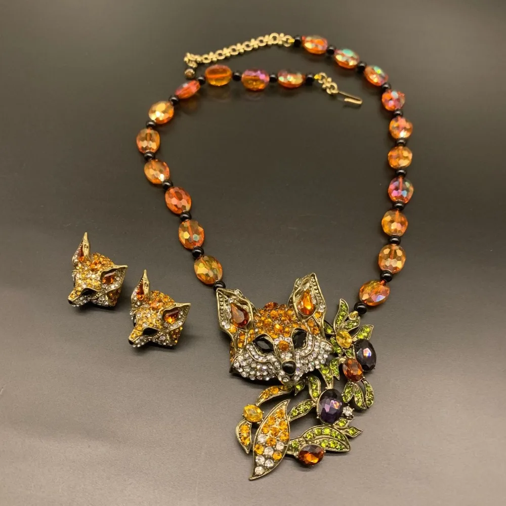 Luxury Crystal Cat Necklace Earrings Beaded Neck Jewelry Rhinestones Pendant Necklace Accessories Exaggerated
Luxury Crystal Cat Necklace Earrings Beaded Neck Jewelry Rhinestones Pendant Necklace Accessories Exaggerated