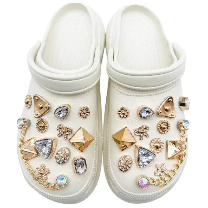 26PCS Luxury Designer Shoe Charms Set Accessories Hole Shoe Buckle Retro Style Flower Rhinestone Chain DIY 3D Shoes Decorations
26PCS Luxury Designer Shoe Charms Set Accessories Hole Shoe Buckle Retro Style Flower Rhinestone Chain DIY 3D Shoes Decorations