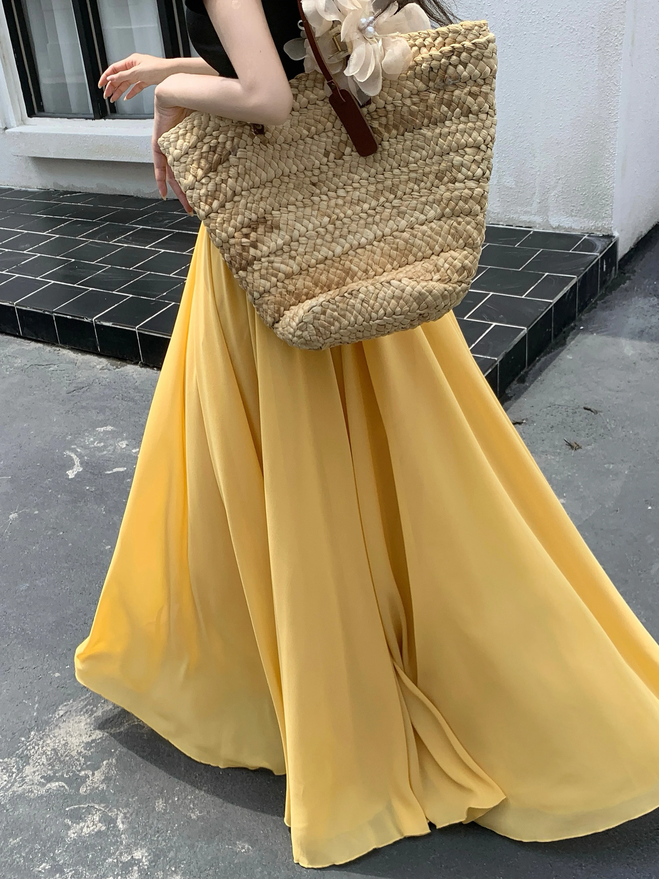 Yellow Ice Silk Chiffon Pleated Skirt Women's Summer Thin Drapey Elastic Waist A-Line Flared Casual Long Skirt
Yellow Ice Silk Chiffon Pleated Skirt Women's Summer Thin Drapey Elastic Waist A-Line Flared Casual Long Skirt