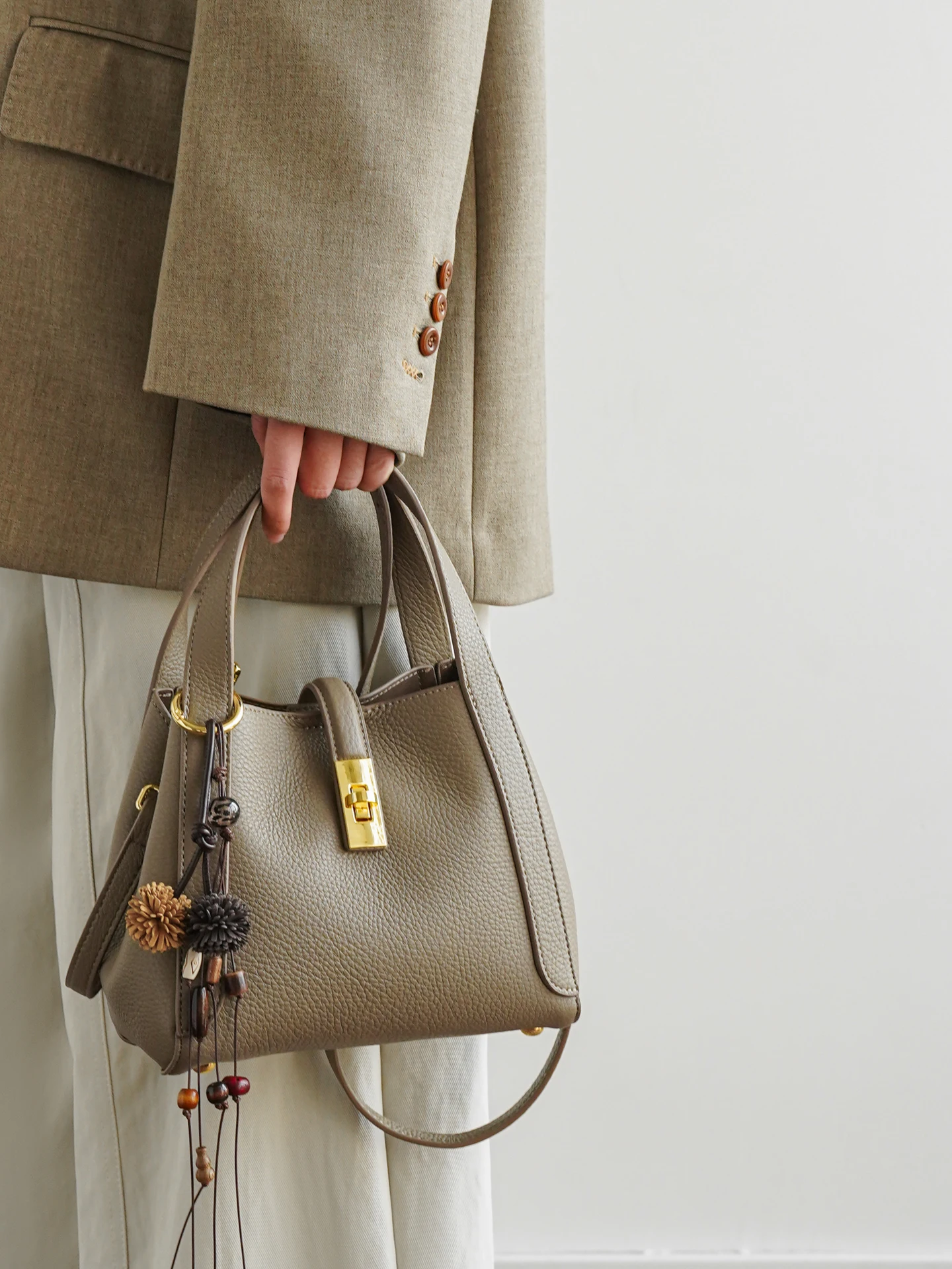 Litchi Pattern Bucket Bag Women's Commuter Shoulder Crossbody Bag Stylish Handbag Soft PU Leather Urban Minimalist Style
Litchi Pattern Bucket Bag Women's Commuter Shoulder Crossbody Bag Stylish Handbag Soft PU Leather Urban Minimalist Style