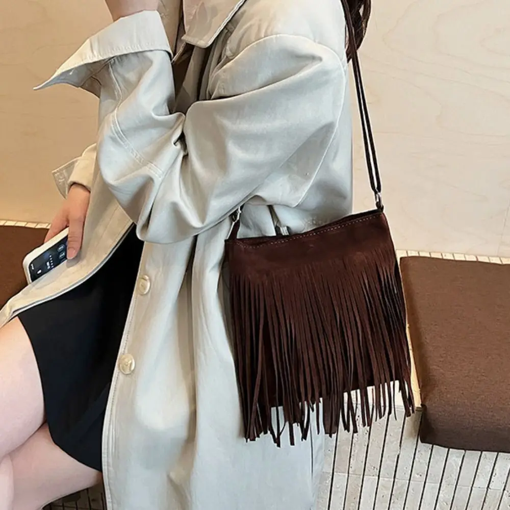Korean Style Fringe Suede Messenger Bag Solid Color Large Capacity Tassel Shoulder Bag PU Leather Ethnic Style Crossbody Bag
Korean Style Fringe Suede Messenger Bag Solid Color Large Capacity Tassel Shoulder Bag PU Leather Ethnic Style Crossbody Bag