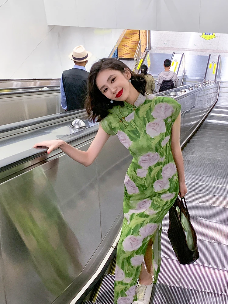 Платье-ципао длиной до щиколотки с разрезом, для молодых девушек, на каждый день, с цветочным принтом, полуразвязанное, в стиле ретро, в стиле Республики Китай, с коротким рукавом.
Платье-ципао длиной до щиколотки с разрезом, для молодых девушек, на каждый день, с цветочным принтом, полуразвязанное, в стиле ретро, в стиле Республики Китай, с коротким рукавом.