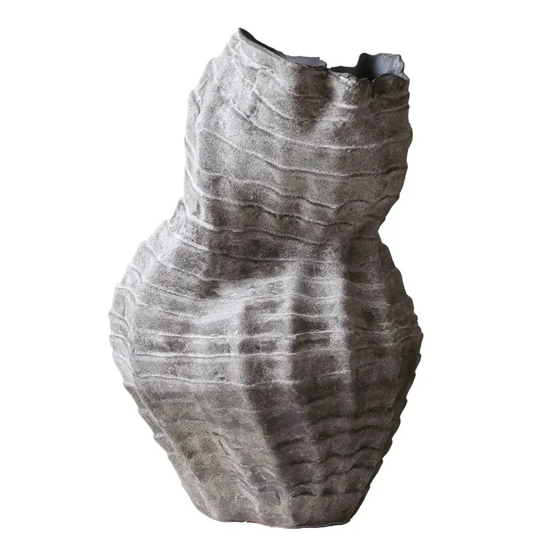High-end creative ceramic vase, irregular ornaments, tea room entrance wabi-sabi artistic conception decoration
High-end creative ceramic vase, irregular ornaments, tea room entrance wabi-sabi artistic conception decoration