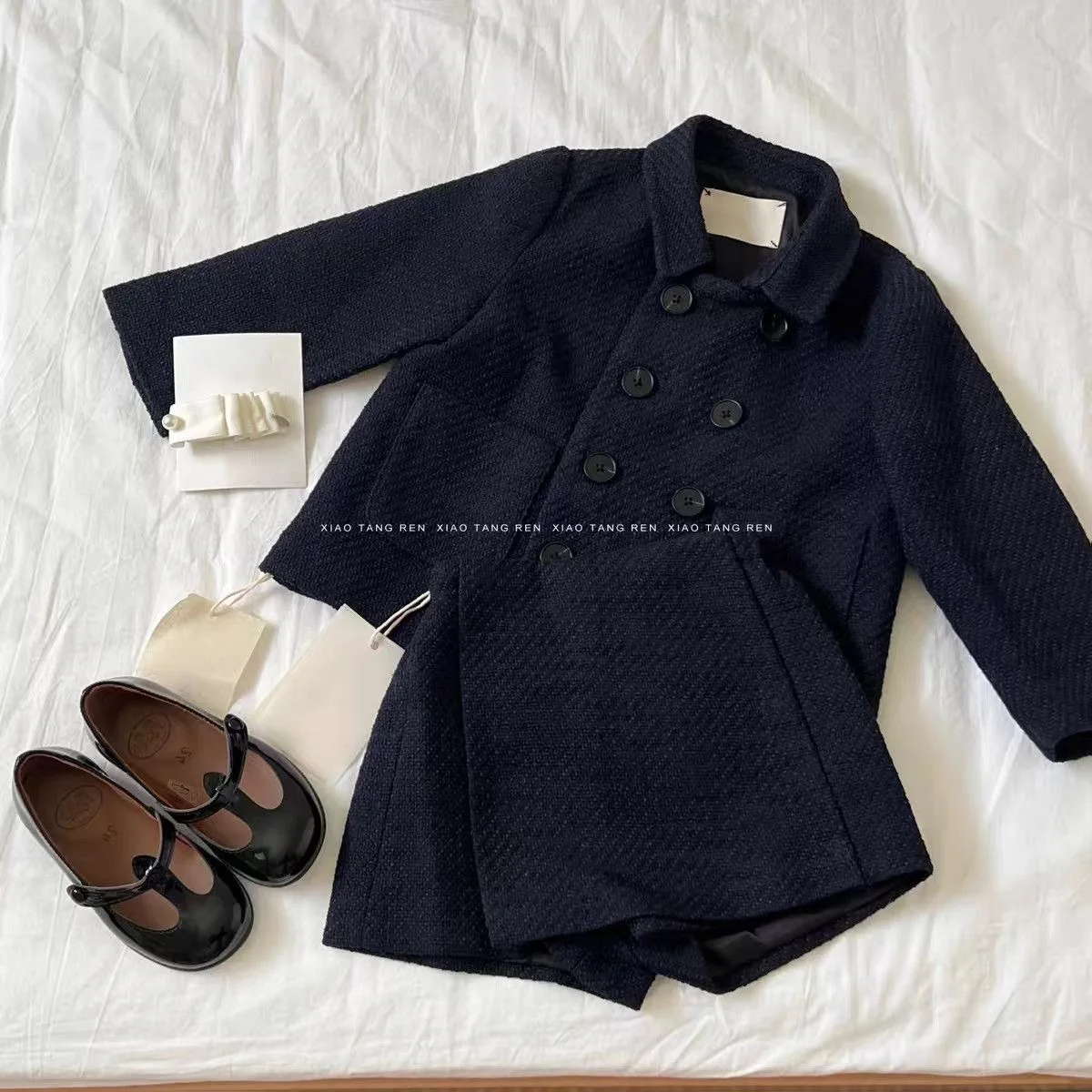 Корейская одежда для девочек, новый весенне-осенне-зимний комплект, детское двубортное пальто для маленьких девочек, свободная полуюбка
Корейская одежда для девочек, новый весенне-осенне-зимний комплект, детское двубортное пальто для маленьких девочек, свободная полуюбка