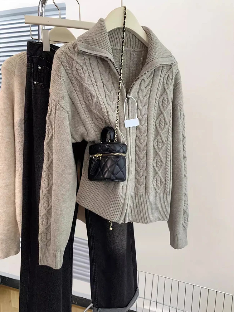Korean Fashion Solid Color Lapel Knitted Cardigan Autumn Winter Simple Loose Sweater Coats Women Casual Versatile Knit Tops
Korean Fashion Solid Color Lapel Knitted Cardigan Autumn Winter Simple Loose Sweater Coats Women Casual Versatile Knit Tops