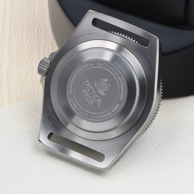 BGW-9 Titanium Watch Case 42mm Diver Watch Case 29mm dial200M Waterproof Sapphire Glass For NH35 NH36 Automatic Movement
BGW-9 Titanium Watch Case 42mm Diver Watch Case 29mm dial200M Waterproof Sapphire Glass For NH35 NH36 Automatic Movement