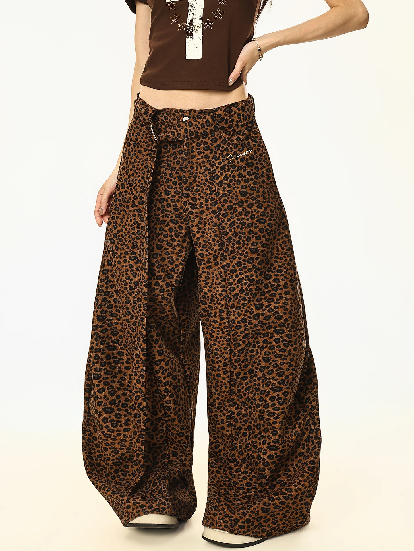 High Waist American Sle Retro Leopard Print Women's Jeans Summer Design Loose Wide Leg Knife Pants Casual Wear
High Waist American Sle Retro Leopard Print Women's Jeans Summer Design Loose Wide Leg Knife Pants Casual Wear