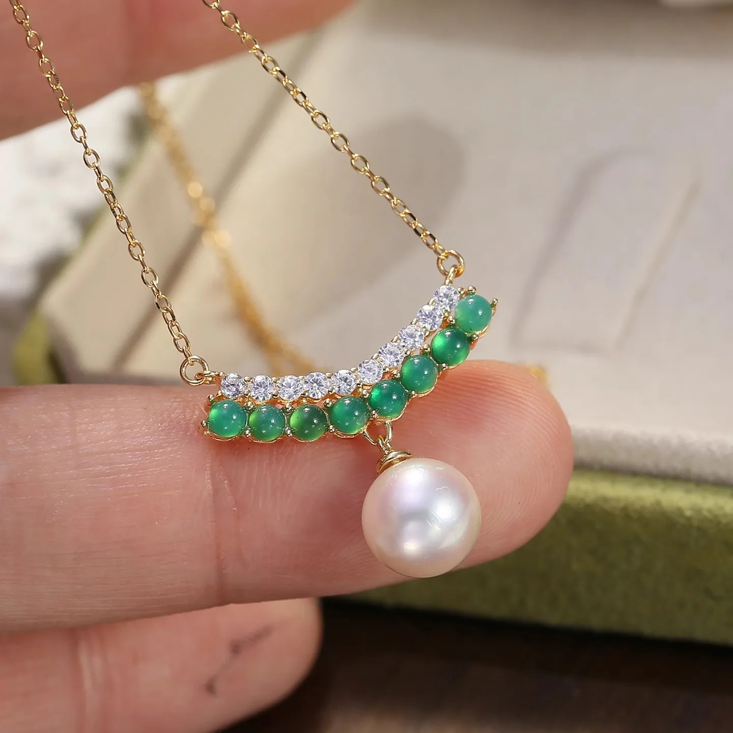 MeiBaPJ 8mm Natural Round Pearl Fashion Green Stone Pendant Necklace 925 Sterling Silver Holder Fine Wedding Jewelry for Women
MeiBaPJ 8mm Natural Round Pearl Fashion Green Stone Pendant Necklace 925 Sterling Silver Holder Fine Wedding Jewelry for Women