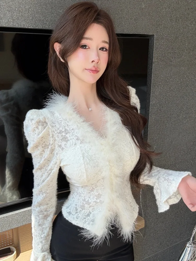Slimming Lace Hollow out Bell Sleeve Shirt Women's Spring Autumn Unique Design V-neck Base Top Fashionable Breathable Knitted
Slimming Lace Hollow out Bell Sleeve Shirt Women's Spring Autumn Unique Design V-neck Base Top Fashionable Breathable Knitted