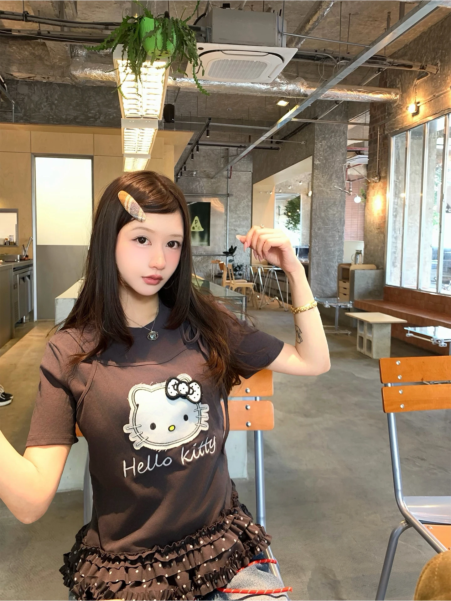 Женская футболка Deep ey ort Sve с круглым вырезом, повседневного кроя, с эффектом похудения, мягкая, в корейском стиле, топ-комплект.
Женская футболка Deep ey ort Sve с круглым вырезом, повседневного кроя, с эффектом похудения, мягкая, в корейском стиле, топ-комплект.