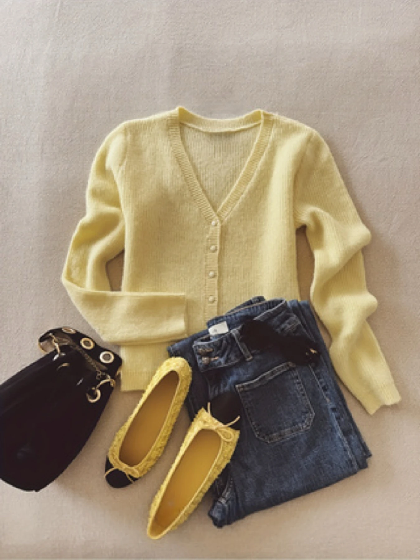 Осенне-зимний однотонный вязаный свитер на пуговицах с v-образным вырезом 2025 года, куртка-кардиган 
Осенне-зимний однотонный вязаный свитер на пуговицах с v-образным вырезом 2025 года, куртка-кардиган