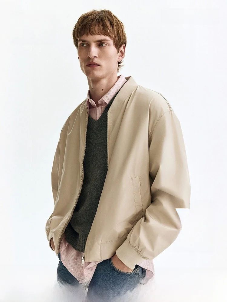 H&M Men's Jacket 2026 New Lightweight Pilot Fit Outdoor Zipper Coat Casual Style Polyester Fiber Regular Length Spring Season
H&M Men's Jacket 2026 New Lightweight Pilot Fit Outdoor Zipper Coat Casual Style Polyester Fiber Regular Length Spring Season