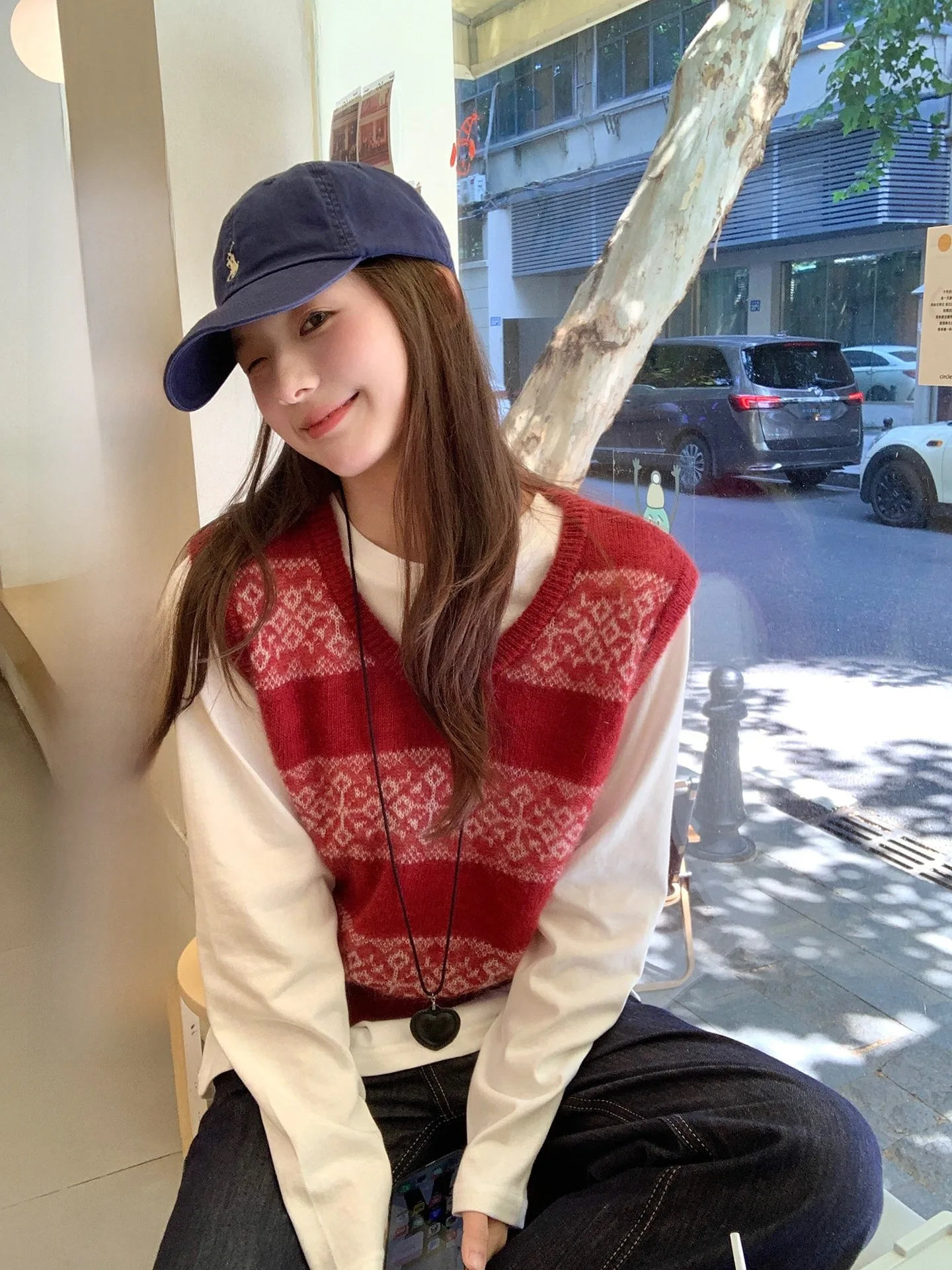 Женский вязаный топ с V-образным вырезом, красный шерстяной свитер с вышивкой в стиле Fair Isle, с нашивками на плечах, повседневный стиль
Женский вязаный топ с V-образным вырезом, красный шерстяной свитер с вышивкой в стиле Fair Isle, с нашивками на плечах, повседневный стиль