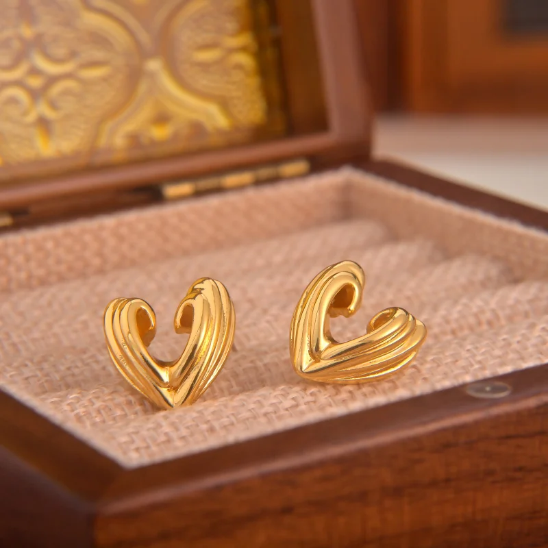 Golden-plated earrings hollow heart personalized fashion earrings retro handmade jewelry free delivery
Golden-plated earrings hollow heart personalized fashion earrings retro handmade jewelry free delivery