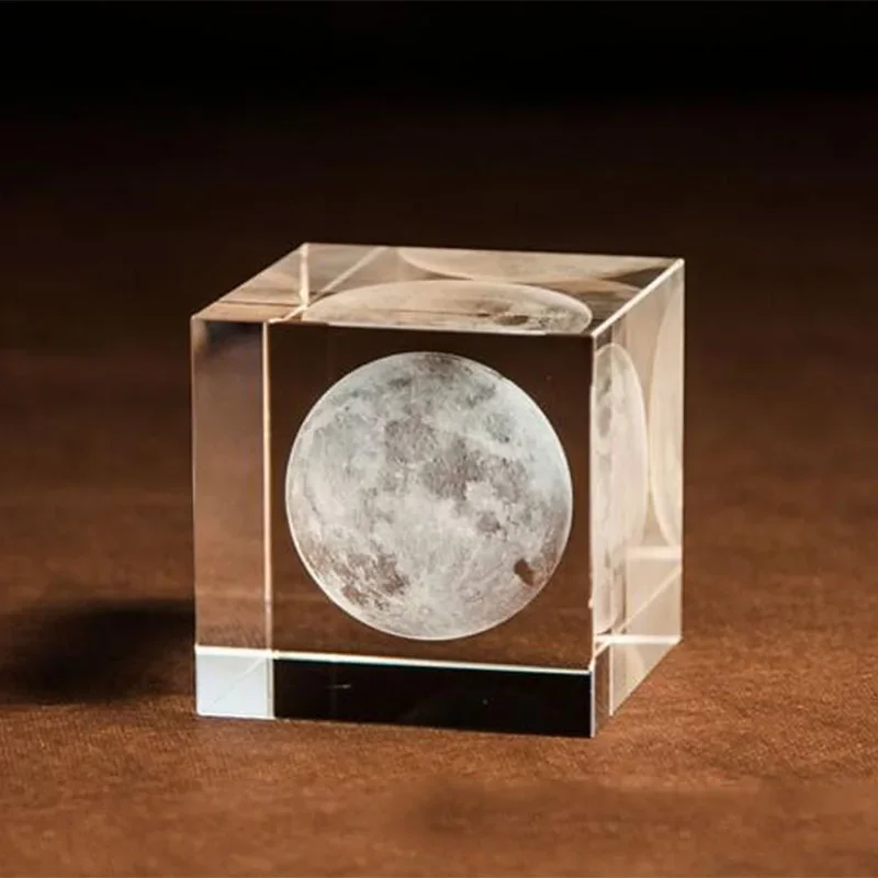 4/6cm Crystal 3D Laser Engraved Moon Figurine Glass Cube Astronomy Ornaments Home Desk Decor Crafts Paperweight Astronomy Gift
4/6cm Crystal 3D Laser Engraved Moon Figurine Glass Cube Astronomy Ornaments Home Desk Decor Crafts Paperweight Astronomy Gift