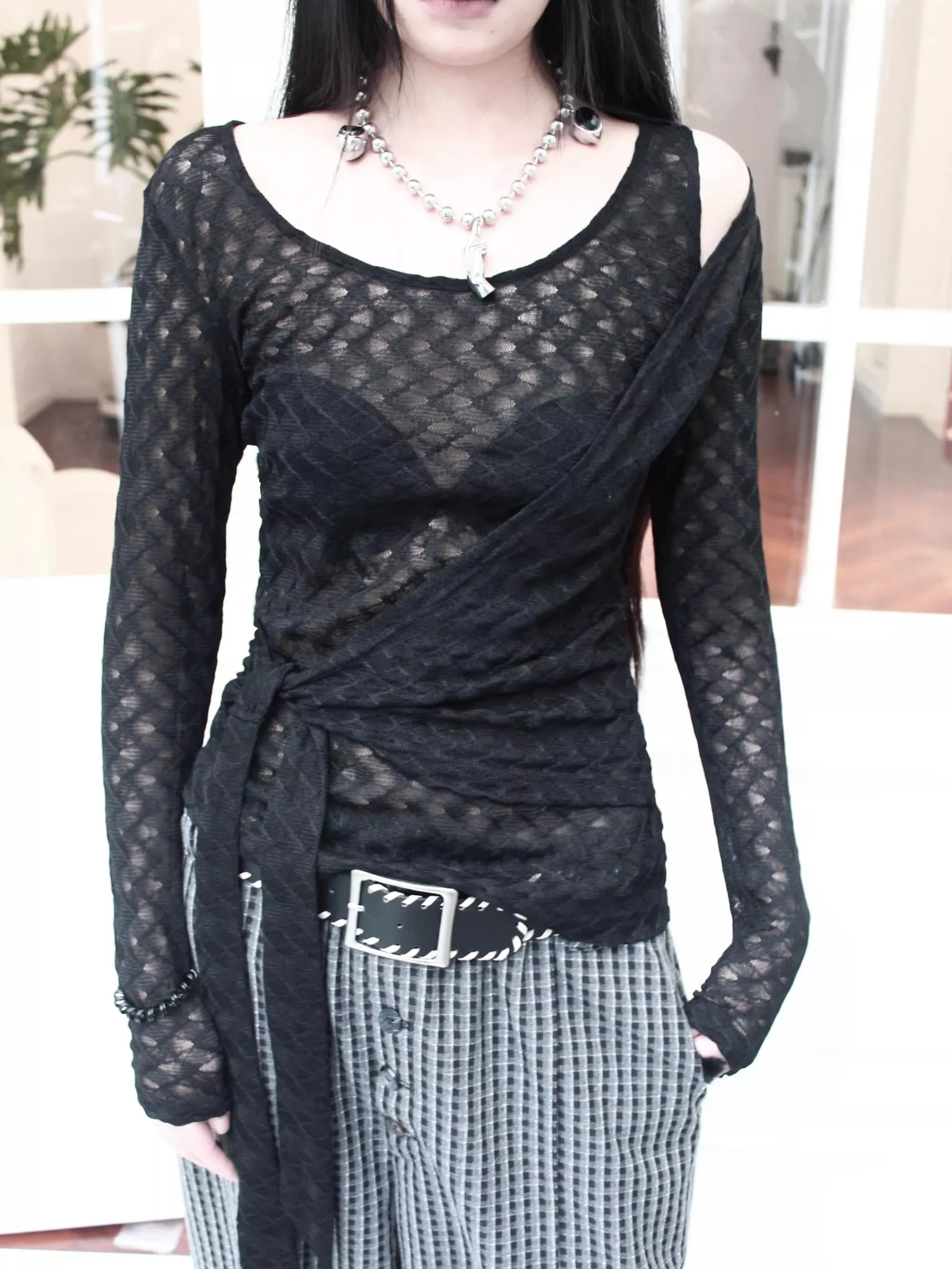 Двухцветная эластичная комфортная футболка с узлом Yeoyeom, винтажная, с текстурой Aosphere, с вязаными вставками и шнурком, трикотажная.
Двухцветная эластичная комфортная футболка с узлом Yeoyeom, винтажная, с текстурой Aosphere, с вязаными вставками и шнурком, трикотажная.