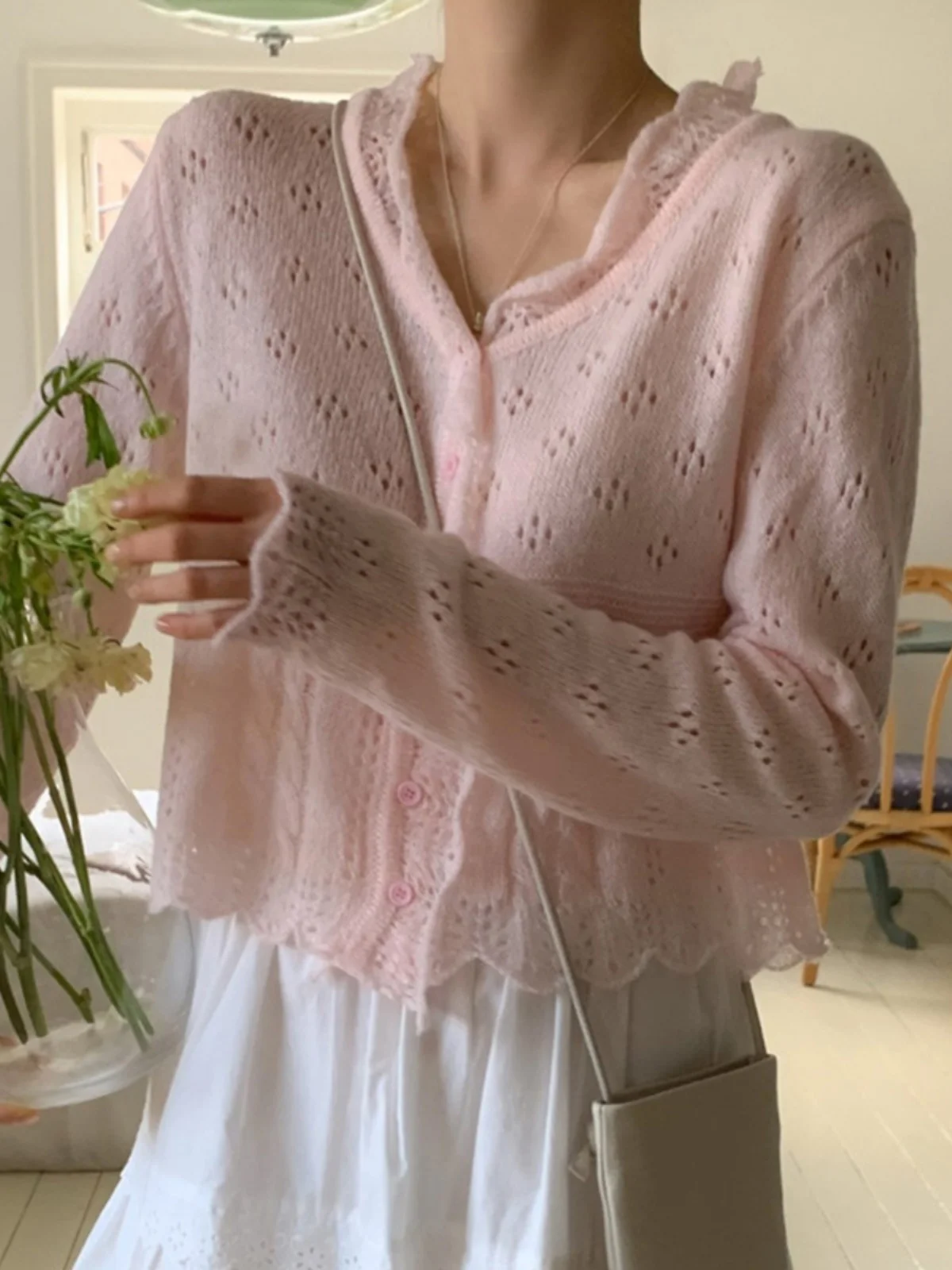 e Knitted ort Sve V-Ne Open Cardigan Women's Spring Faion Hollow out Petal Design Knitwear Ele Top
e Knitted ort Sve V-Ne Open Cardigan Women's Spring Faion Hollow out Petal Design Knitwear Ele Top