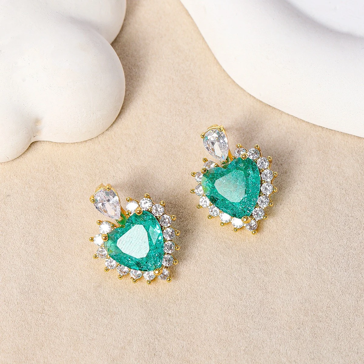 925 Silver Needle Luxury Emerald Heart Stud Earrings, Elegant Party Statement Jewelry Gift for Women
925 Silver Needle Luxury Emerald Heart Stud Earrings, Elegant Party Statement Jewelry Gift for Women