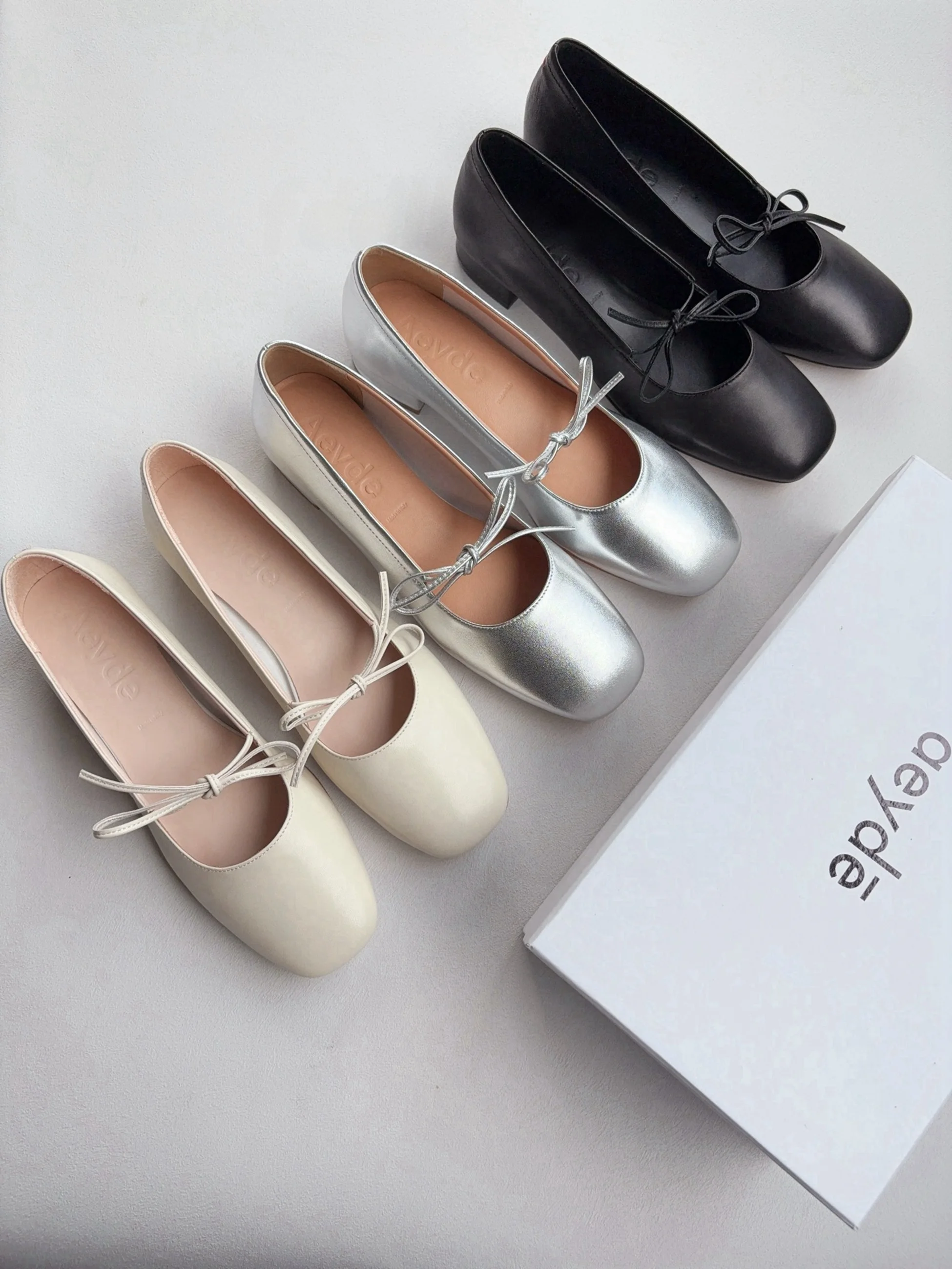 Балетки Ele Aeyde из натуральной кожи с квадратным носком и бантом, повседневные, удобные, на низком каблуке, без застежек
Балетки Ele Aeyde из натуральной кожи с квадратным носком и бантом, повседневные, удобные, на низком каблуке, без застежек