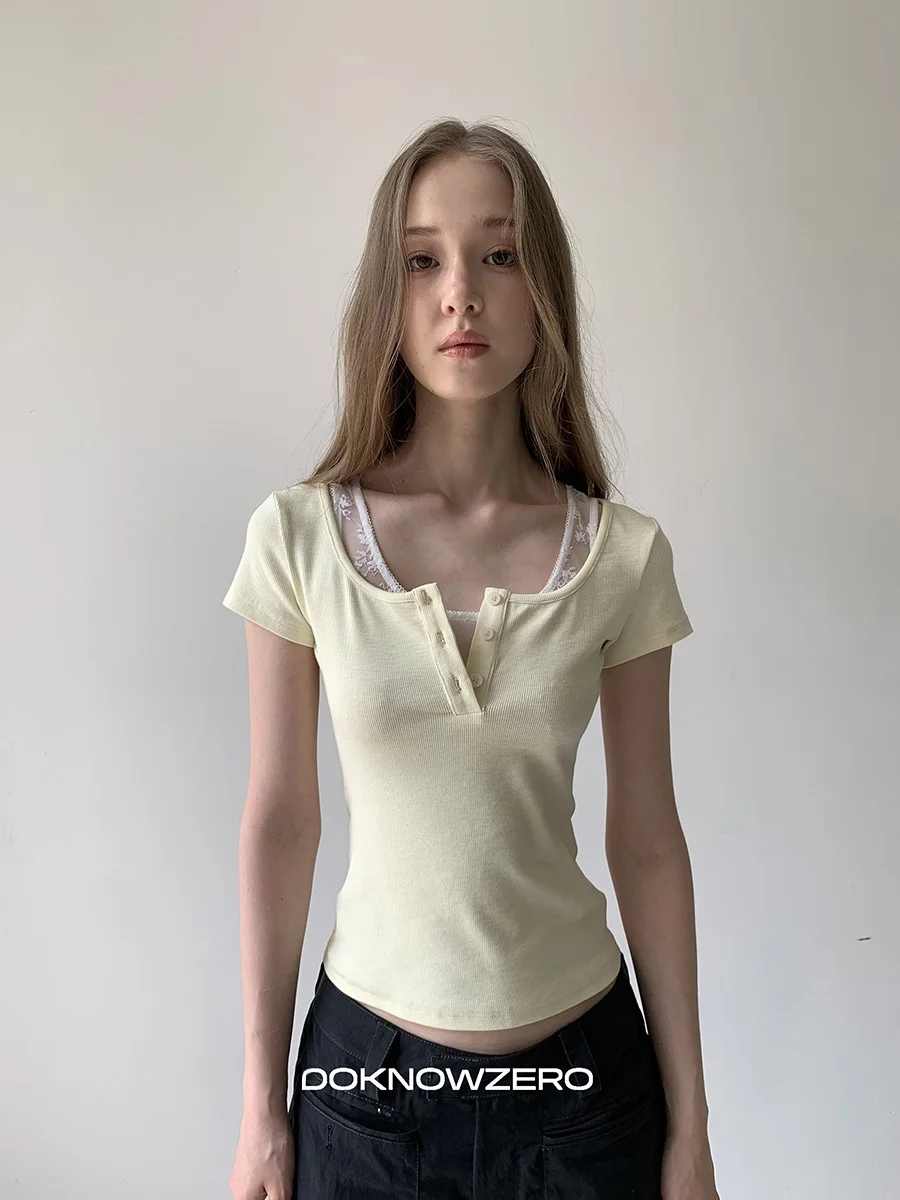 DKZ Lace Splice Fake Two-Piece Henry Collar T-Shirt Short Sleeve Sweet Girl Style Top Ladies Fashion Cotton Blend Elastic Fiber
DKZ Lace Splice Fake Two-Piece Henry Collar T-Shirt Short Sleeve Sweet Girl Style Top Ladies Fashion Cotton Blend Elastic Fiber