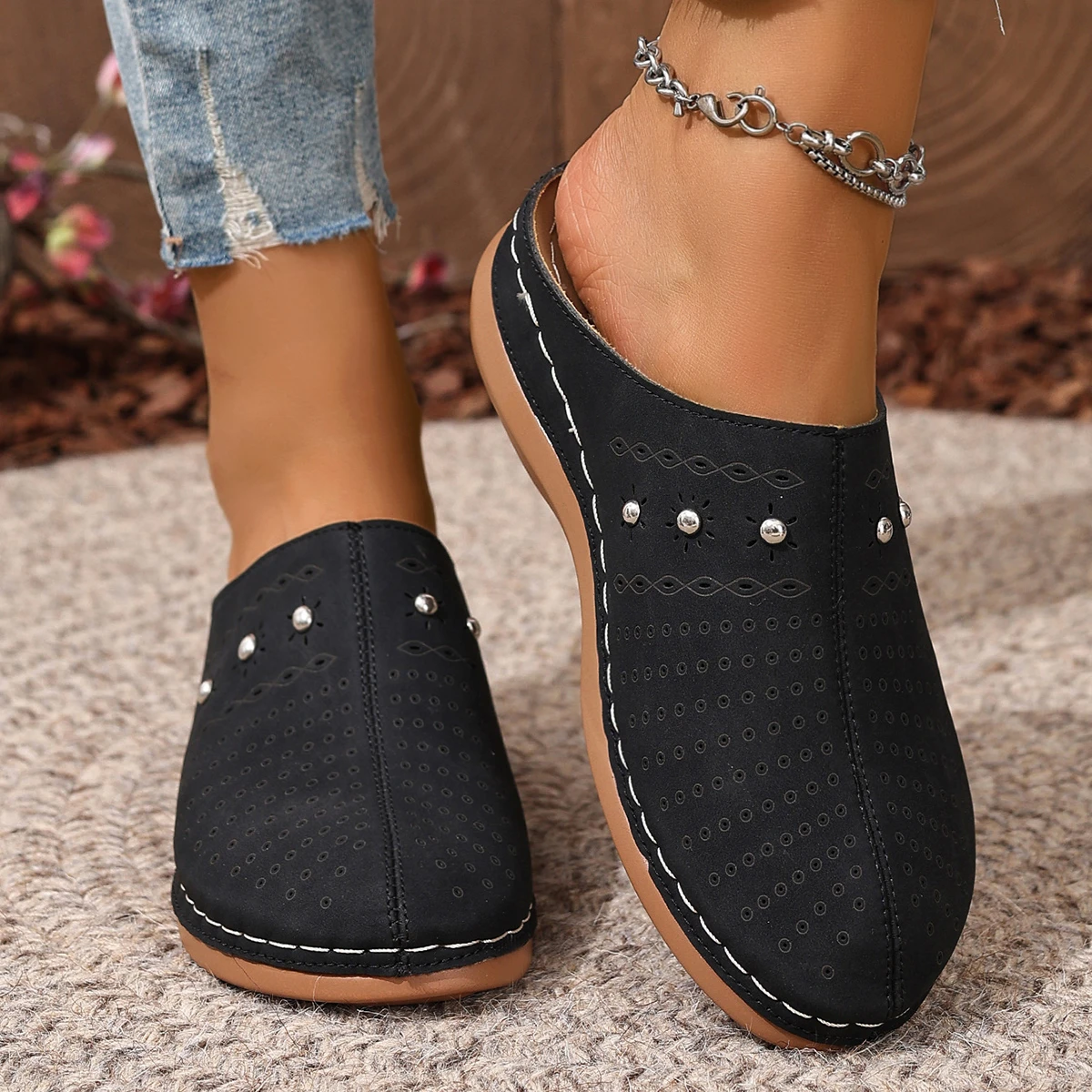 Summer Women Casual Slip on Mules Clogs Hollow Out Studded Wedge Sole Non-Slip Daily Outdoor Casual Shoes
Summer Women Casual Slip on Mules Clogs Hollow Out Studded Wedge Sole Non-Slip Daily Outdoor Casual Shoes