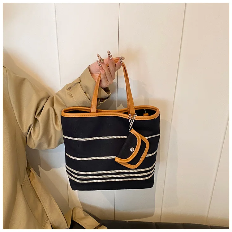 Tote Bag Ladies 2024 New Autumn And Winter High-grade Texture Niche Commuter Large Capacity Striped Canvas Handbag
Tote Bag Ladies 2024 New Autumn And Winter High-grade Texture Niche Commuter Large Capacity Striped Canvas Handbag