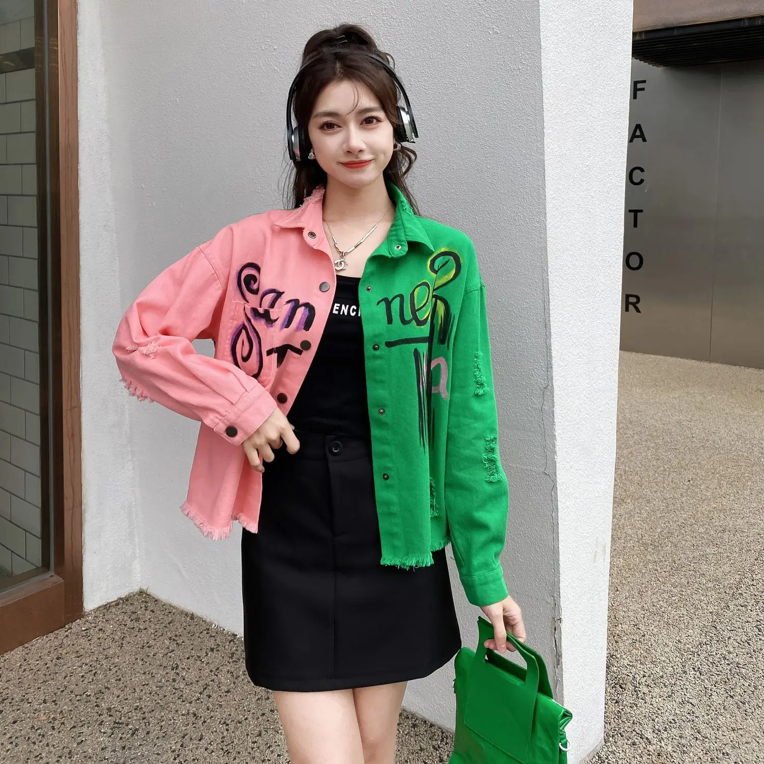 2025 Jacket Fashion Stitching Hand-Painted Printing Long Sleeve Short Joker Denim Jacket Women
2025 Jacket Fashion Stitching Hand-Painted Printing Long Sleeve Short Joker Denim Jacket Women