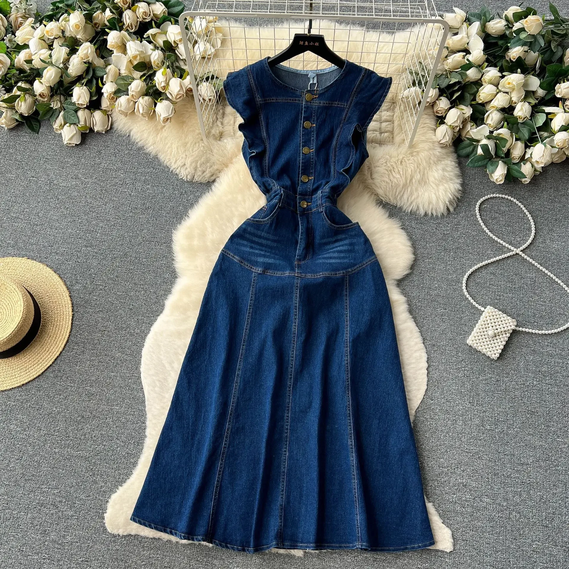 French Style Hepburn Sleeveless Denim Dress. Women's Summer Slim-fit Temperament Niche Fashion Design Sense Chic Long Dresses
French Style Hepburn Sleeveless Denim Dress. Women's Summer Slim-fit Temperament Niche Fashion Design Sense Chic Long Dresses