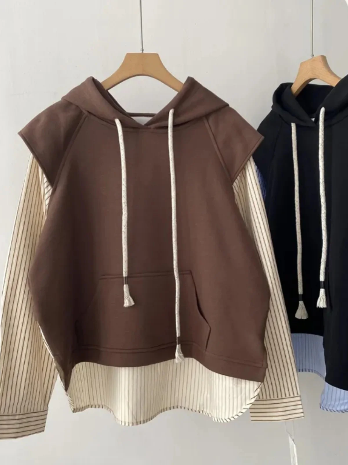 plus Size Women's Hoodie 300 Pounds Korean Style Patchwork Striped Loose Fit Top Trendy Autumn Wear for And Pear Shaped
plus Size Women's Hoodie 300 Pounds Korean Style Patchwork Striped Loose Fit Top Trendy Autumn Wear for And Pear Shaped