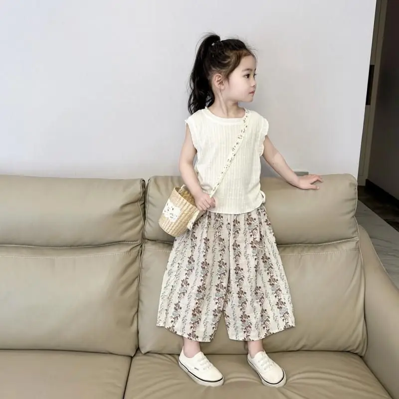 Summer Girls Vest Set 2025 new Korean Version Children's Thin Drawstring Top Floral Wide Leg Pants 2-piece Set
Summer Girls Vest Set 2025 new Korean Version Children's Thin Drawstring Top Floral Wide Leg Pants 2-piece Set