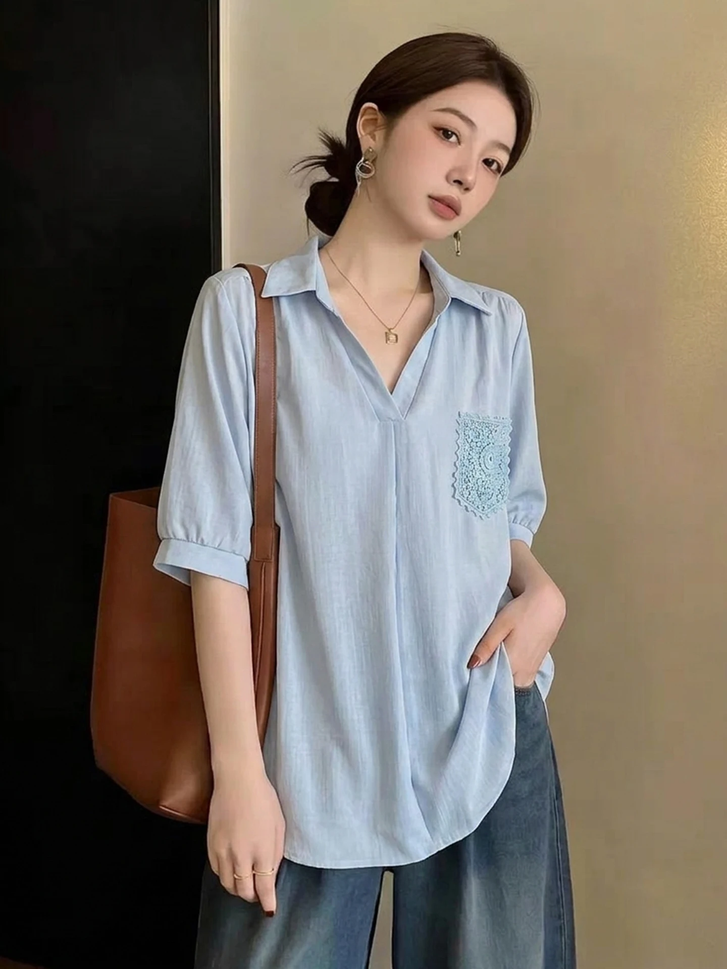 Lace Pocket V-Neck Loose Cotton Linen Shirt Women Summer plus Size Mid-Sleeve Breathable Comfortable Casual Fashion Top
Lace Pocket V-Neck Loose Cotton Linen Shirt Women Summer plus Size Mid-Sleeve Breathable Comfortable Casual Fashion Top
